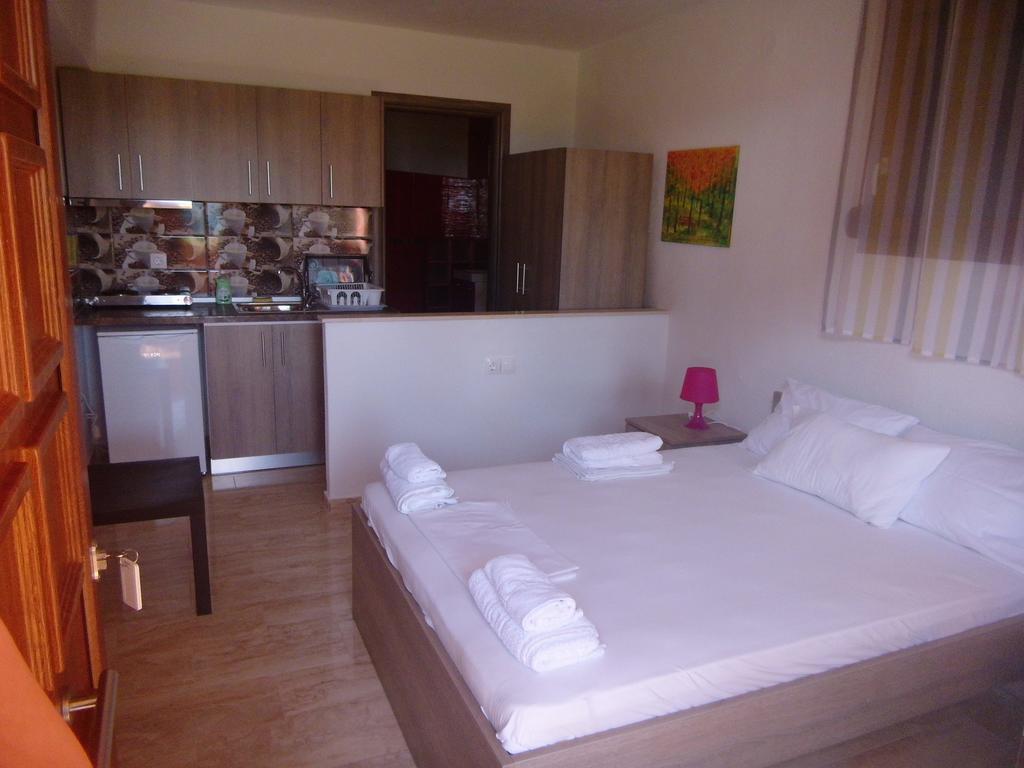 Studios Efi Beach Vourvourou Extérieur photo